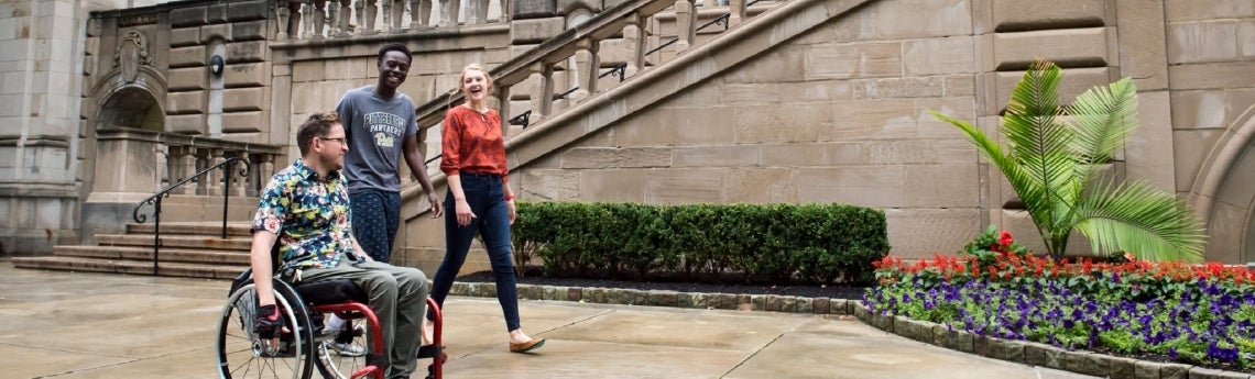 Students outside the Cathedral of Learning